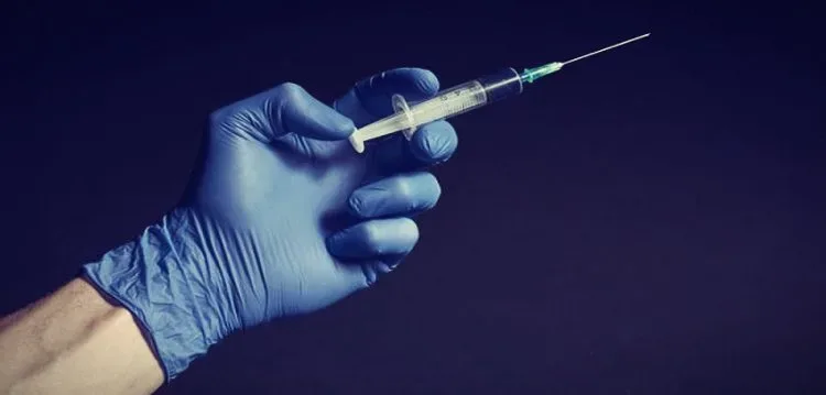 vaccin seringue piquouze jpg webp